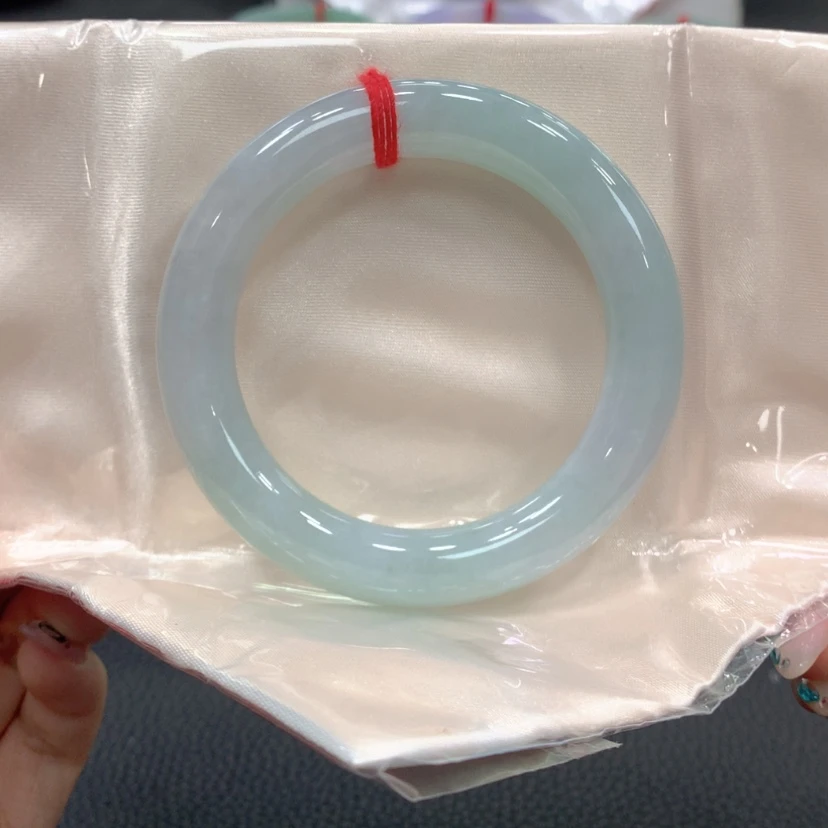 【闪购商品】翡翠手镯未镶嵌豆****人翡翠