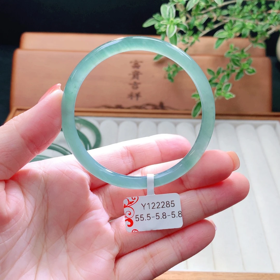 未镶嵌手镯（圆镯）翡翠