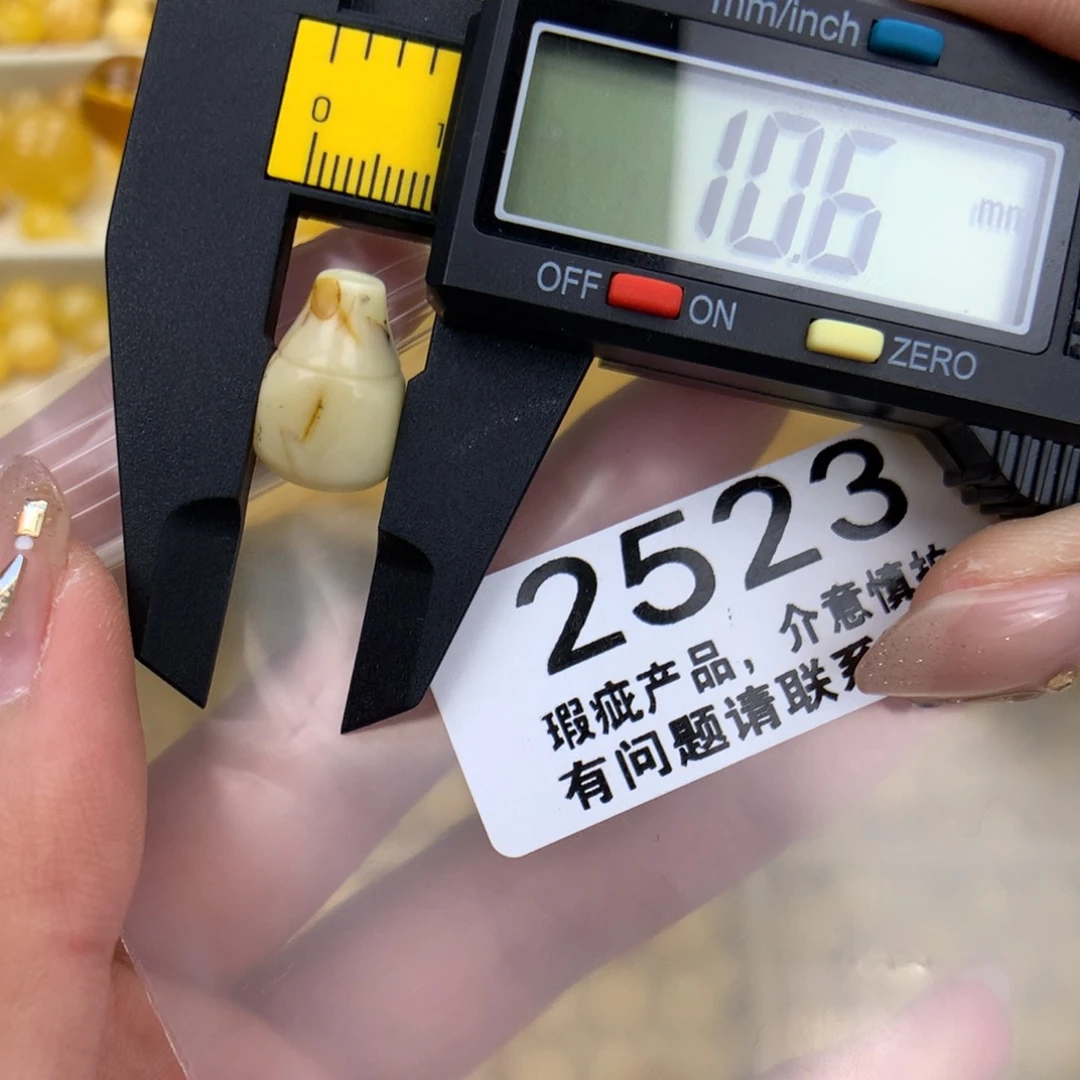 未镶嵌琥珀珠宝奇石