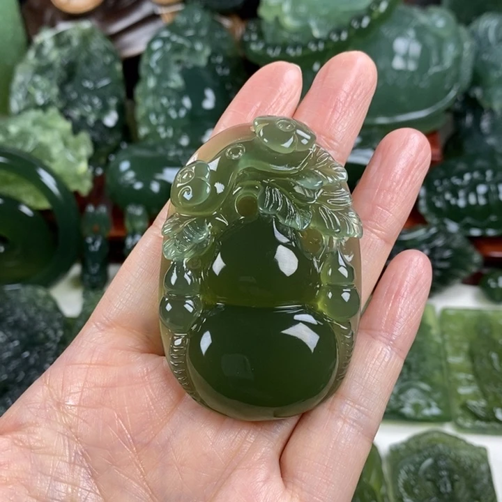 钱***锦岫玉未镶嵌挂件挂件