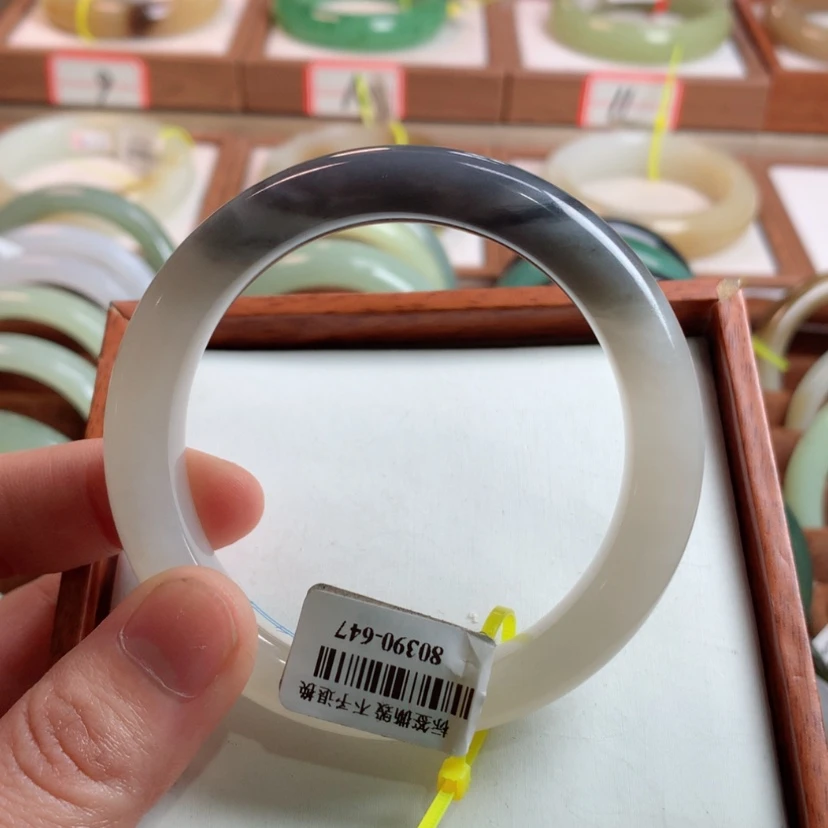 【闪购商品】和田玉手镯未镶嵌57