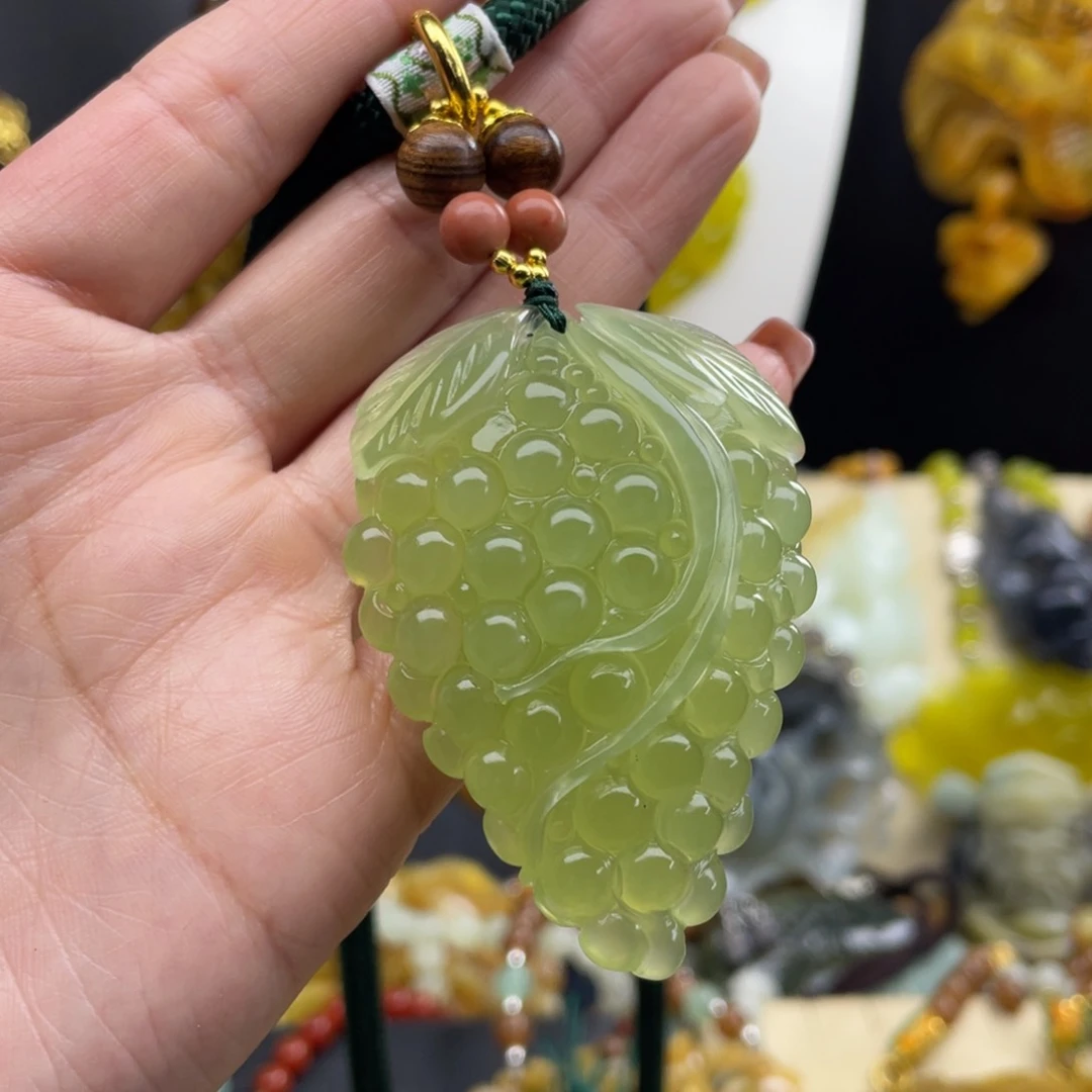 未镶嵌蛇纹石玉颈饰
