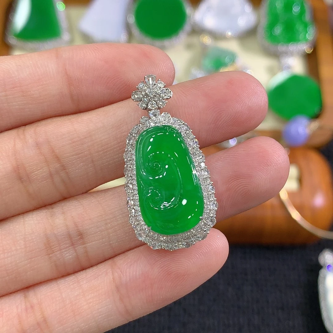 【闪购商品】翡翠18K金镶嵌吊坠(不含链)如意