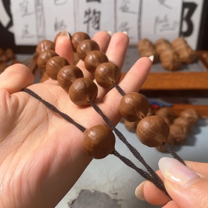 橄榄核手串8161精品蒜头铁核鸡血红12+1颗