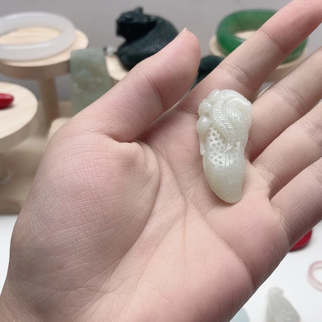 和田玉未镶嵌颈饰