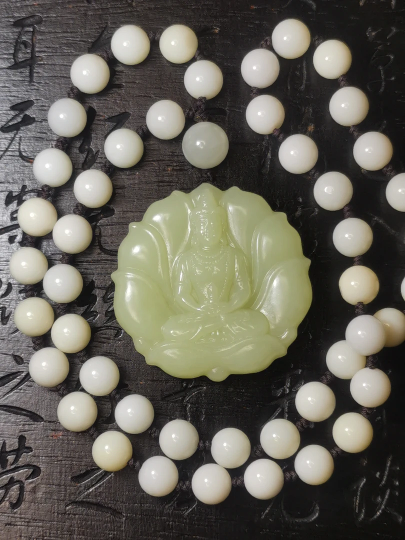 和田玉山料雕刻观音吊坠