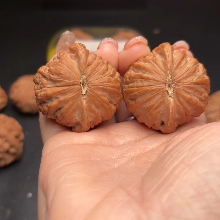 M***董吊坠桃核42铁锤狮子头