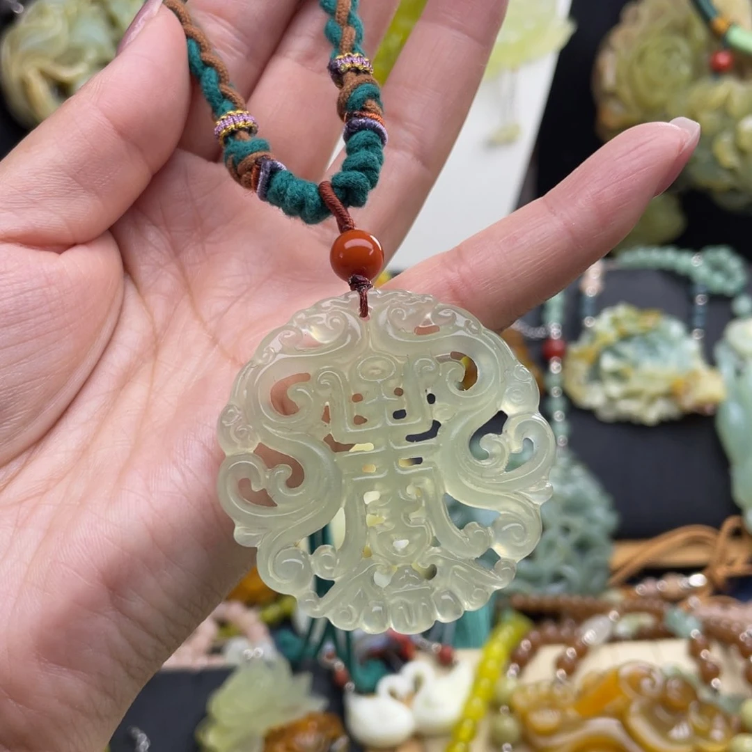 蛇纹石玉未镶嵌颈饰