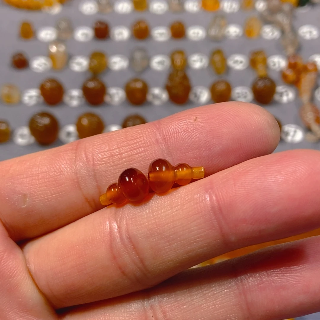 我***吗玛瑙/玉髓颈饰合金葫芦