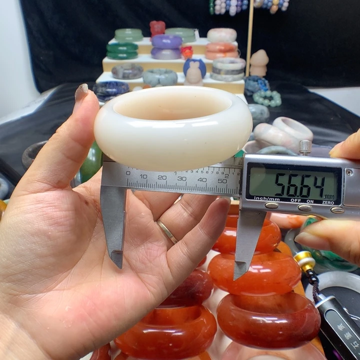 未镶嵌手镯石英质玉