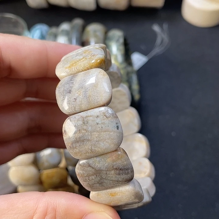 未镶嵌手链硅化珊瑚（珊瑚玉）