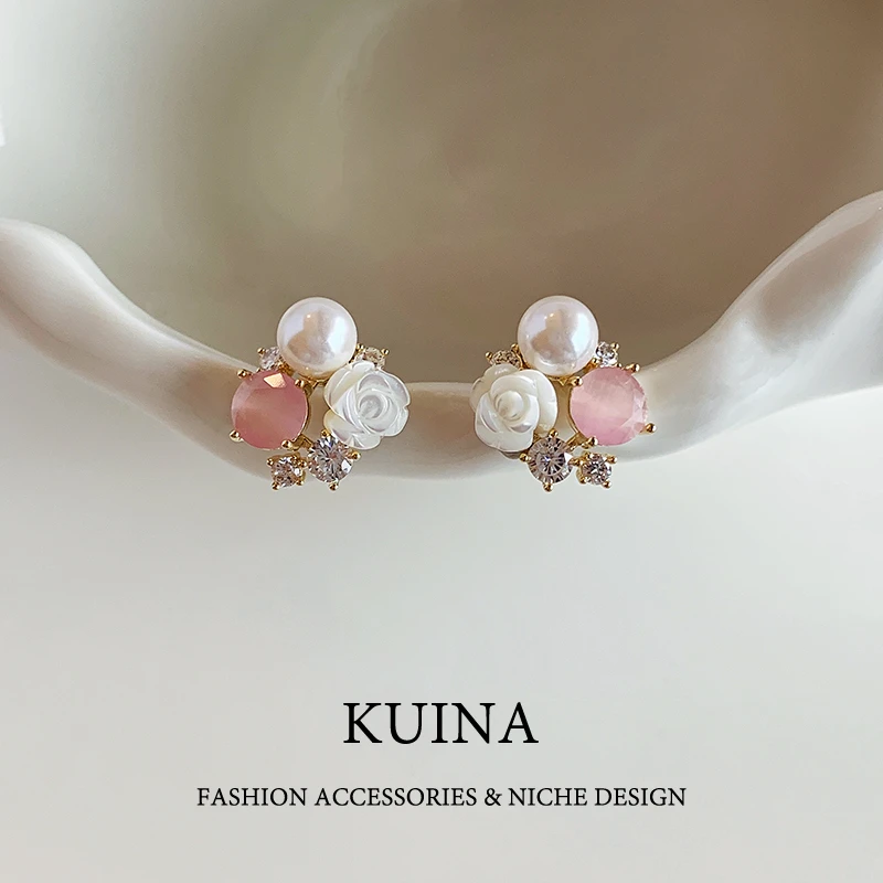 铜合金耳饰 珍珠气质花花精致女士耳钉银针轻奢高级小巧耳环75439