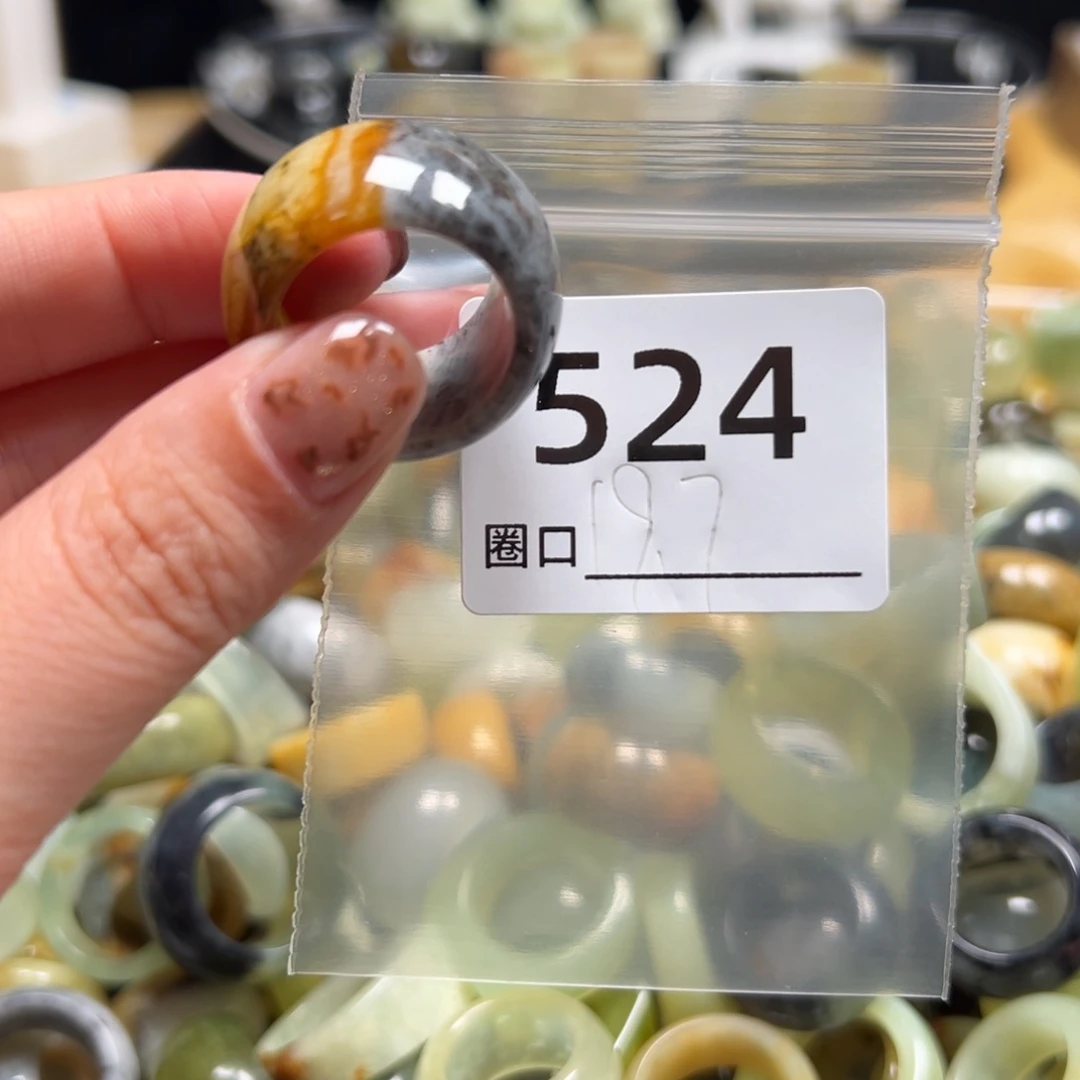 时***机蛇纹石玉未镶嵌戒指