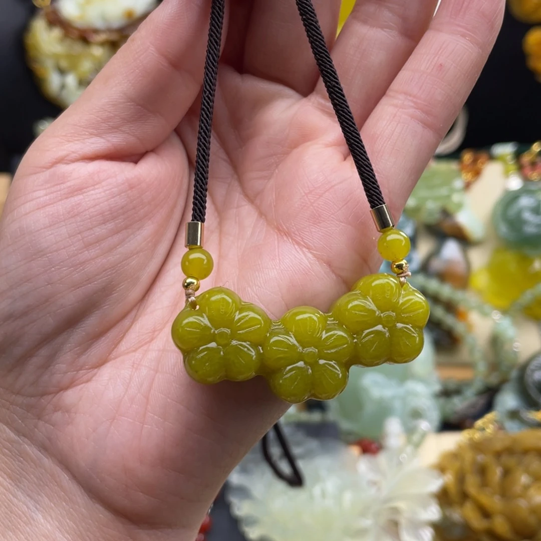 未镶嵌蛇纹石玉颈饰