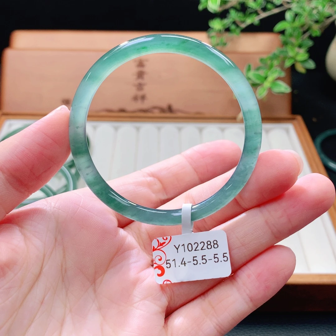 未镶嵌手镯（圆镯）翡翠
