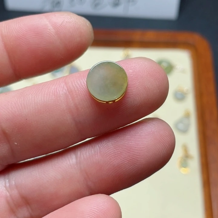 翡翠18K金镶嵌吊坠(不含链)5*1