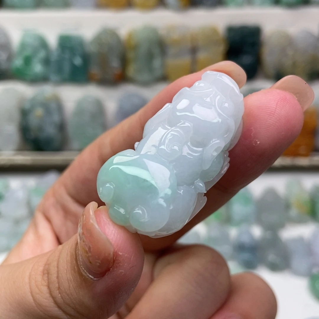 翡翠未镶嵌吊坠(赠链)