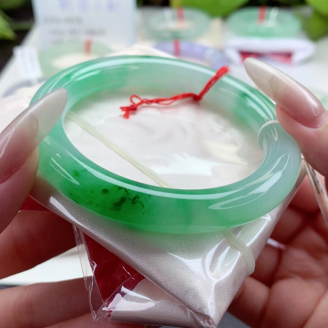未镶嵌手镯翡翠9907色感十足辣绿植入