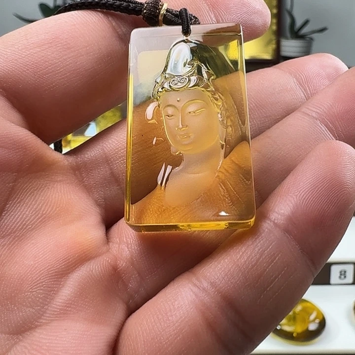 琥珀未镶嵌颈饰观音