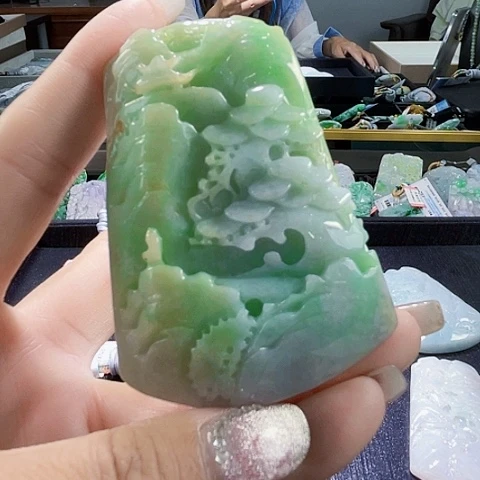 颈饰未镶嵌翡翠一个