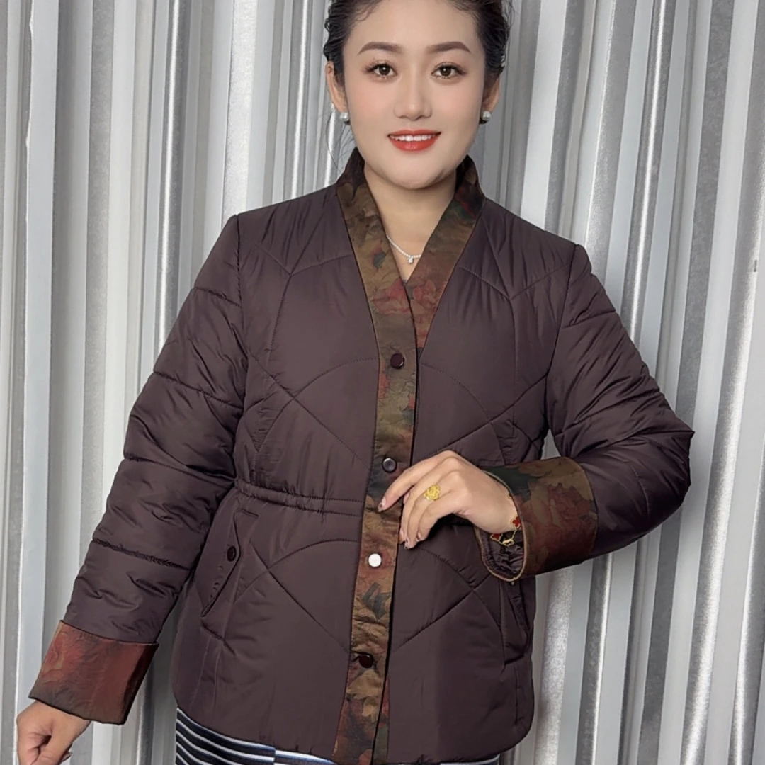 中老年妈妈冬季V领拼接花边气质保暖外套