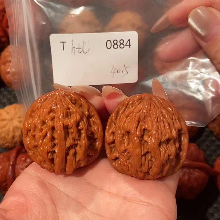 文玩核桃吊坠虎头40