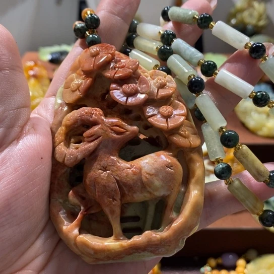 蛇纹石玉未镶嵌颈饰