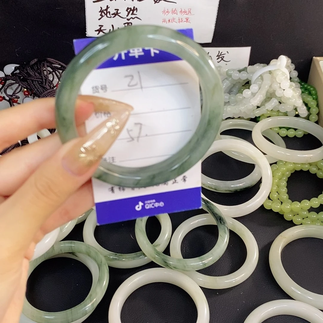 未镶嵌手镯石英质玉