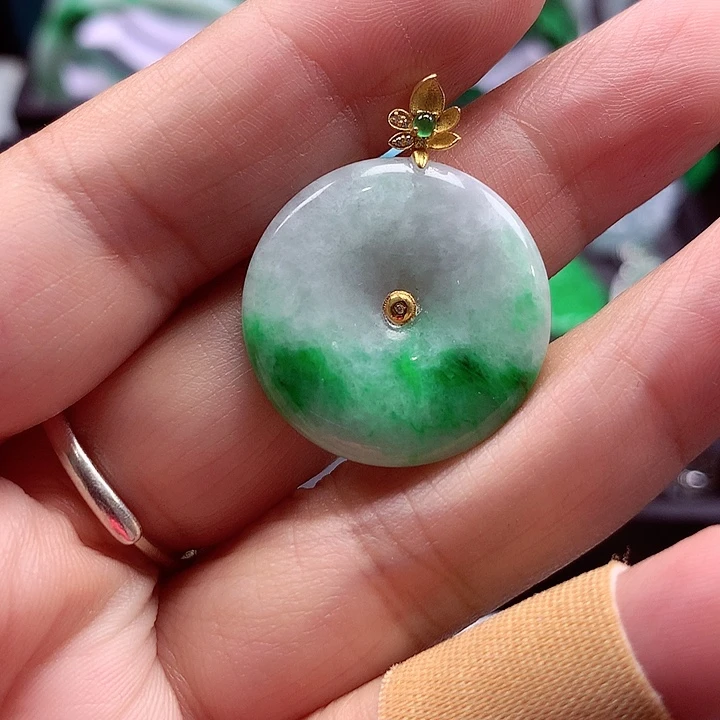 颈饰18K金镶嵌翡翠翡翠手镯