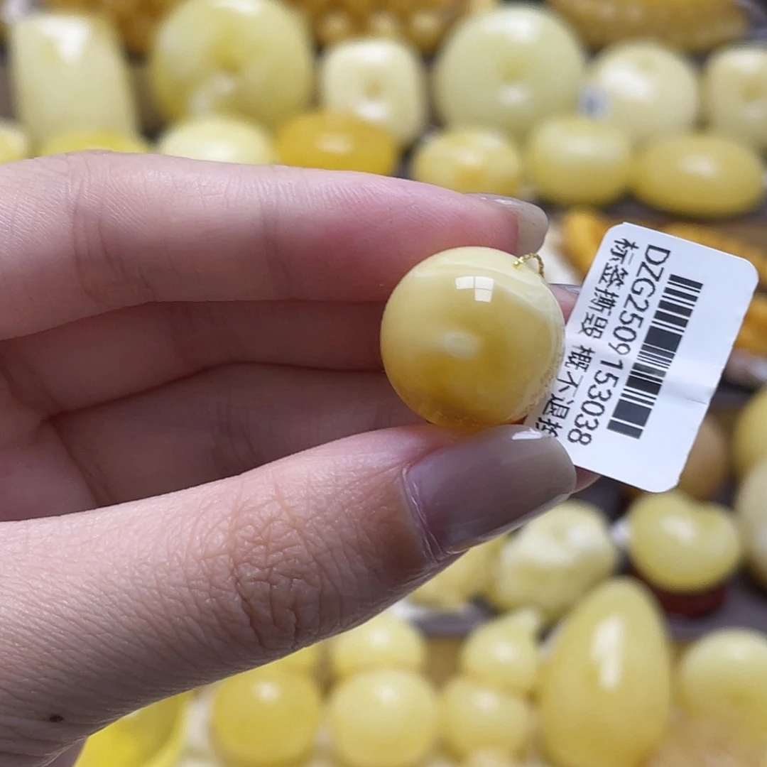 琥珀未镶嵌裸石17mm 瑕