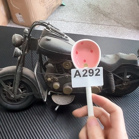 摆件……………………………………………………………………