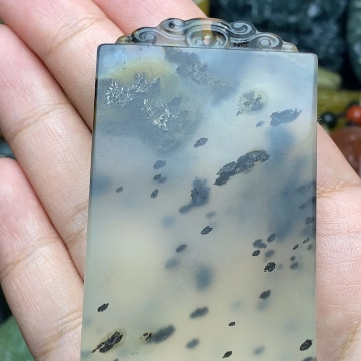 司***凉蛇纹石玉未镶嵌颈饰