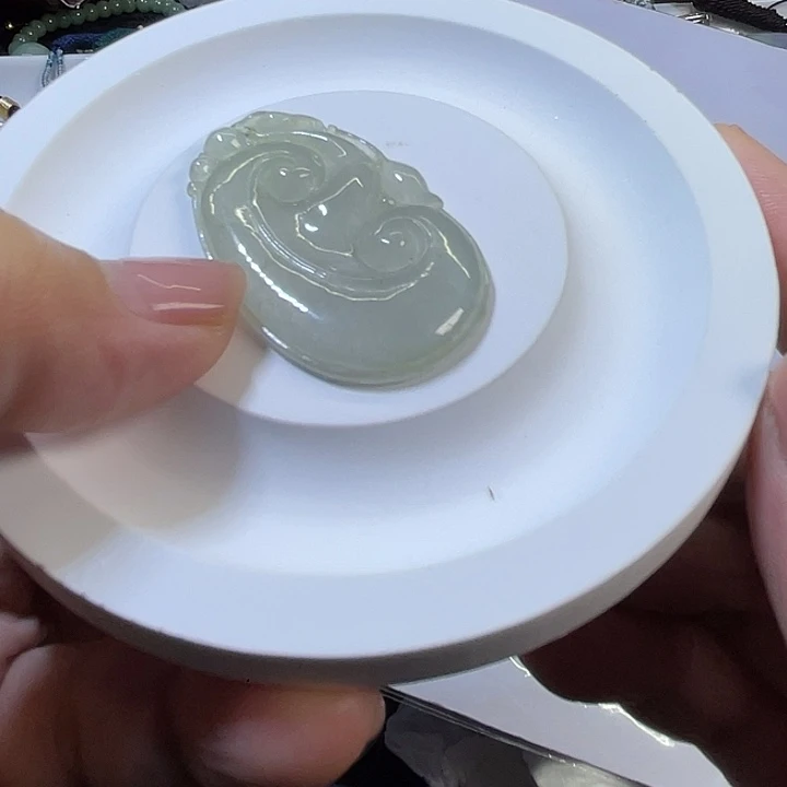 翡翠未镶嵌颈饰如意吊坠