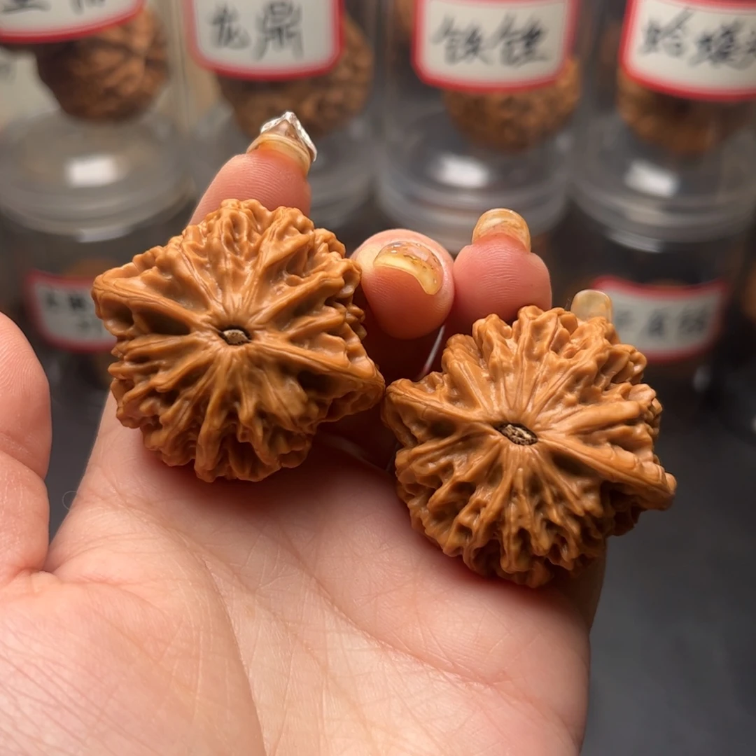 文玩核桃把件一****生秦闷