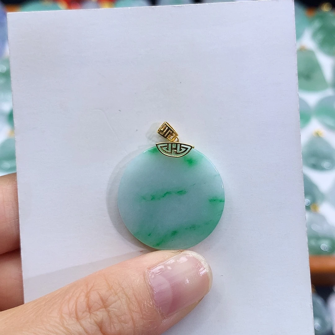 翡翠18K金镶嵌颈饰翡翠吊坠