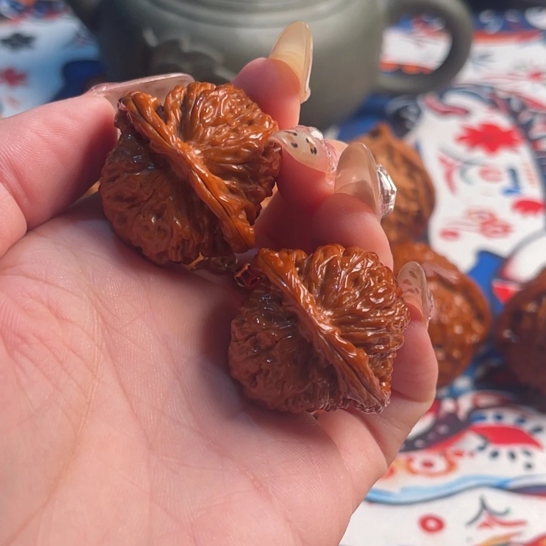 文玩核桃吊坠白狮子33