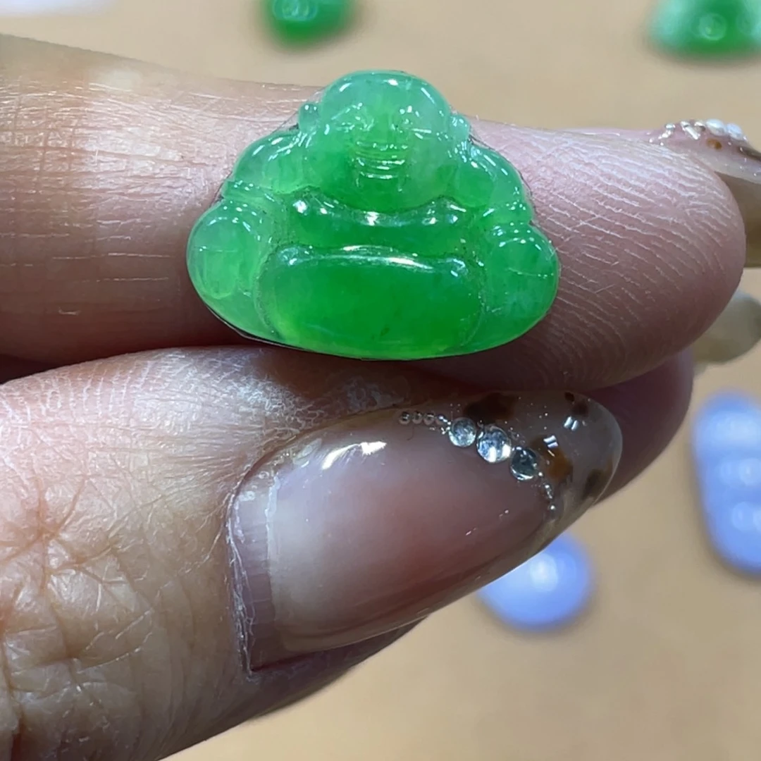 翡翠颈饰未镶嵌佛公