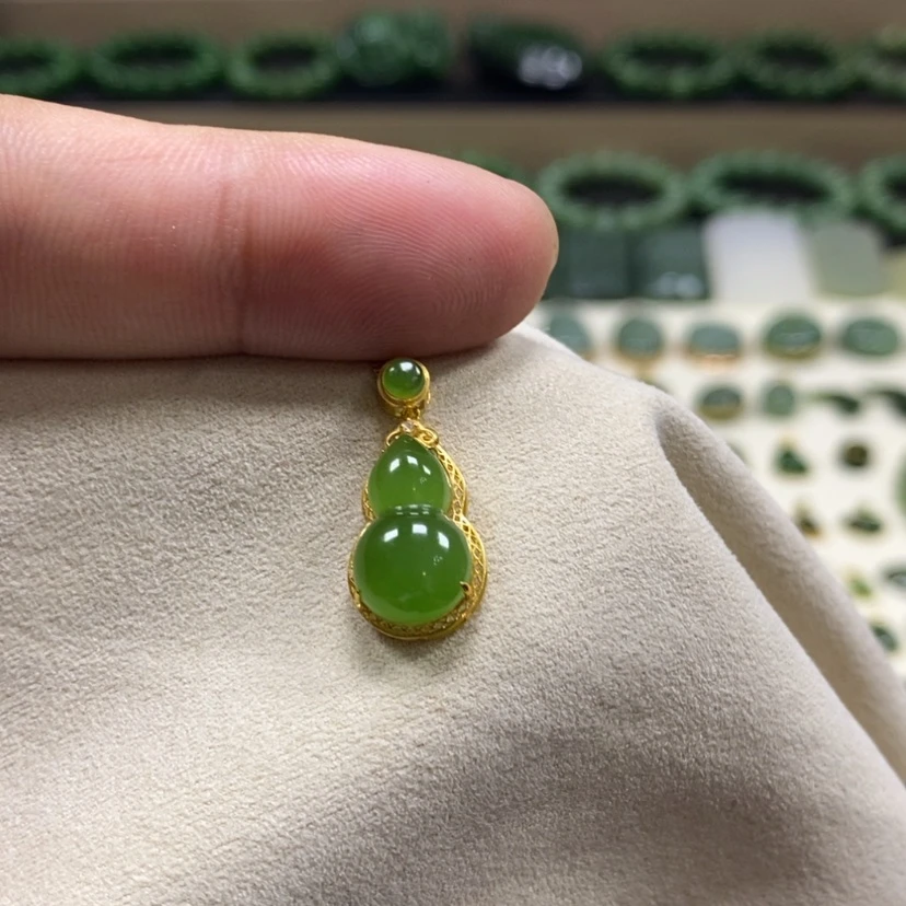 【闪购商品】颈饰18K金镶嵌和田玉（碧玉）璨*风