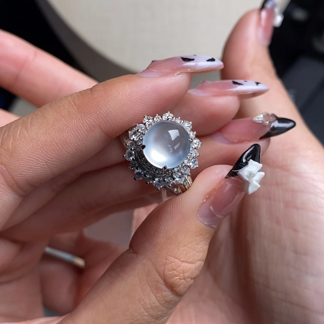 翡翠18K金镶嵌颈饰玻璃钢冰透白冰蛋面戒指