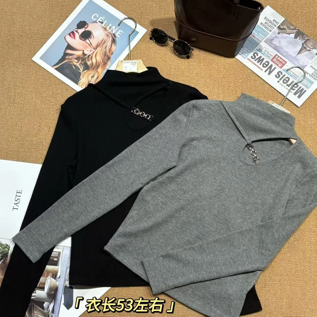 【志玲家】优选1188款胸前小铁圆片镂空打底衫