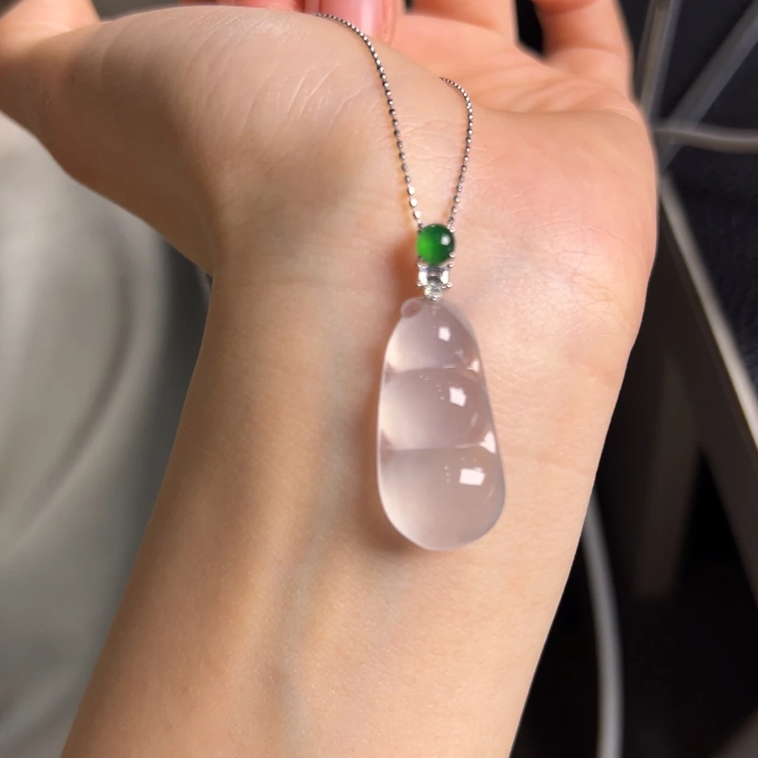 翡翠18K金镶嵌颈饰Y白冰大福豆
