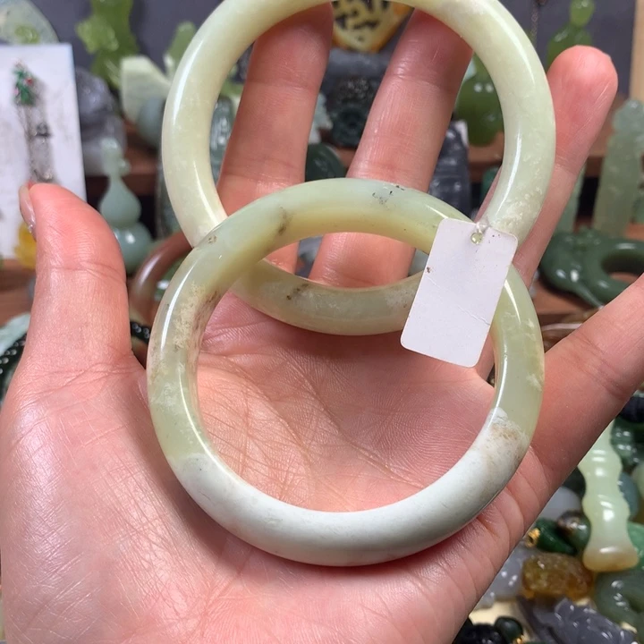 岫玉未镶嵌手镯鑫****手镯