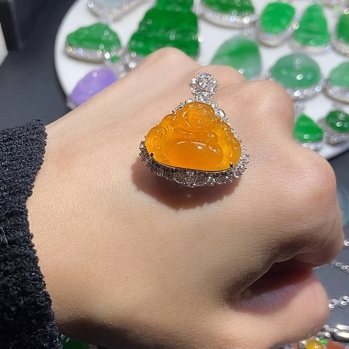 颈饰18K金镶嵌翡翠