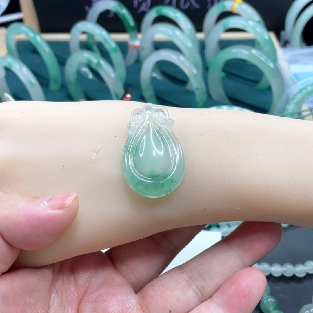 石英质玉未镶嵌颈饰