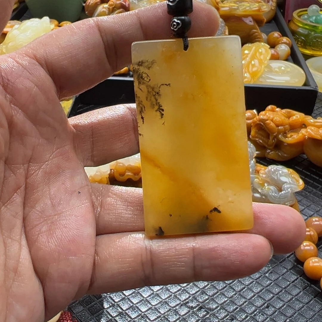 颈饰未镶嵌石英质玉