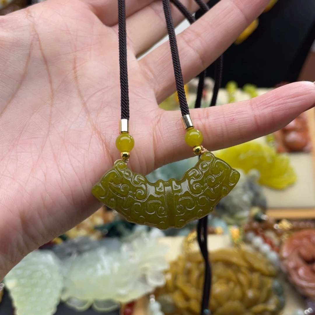 未镶嵌蛇纹石玉颈饰