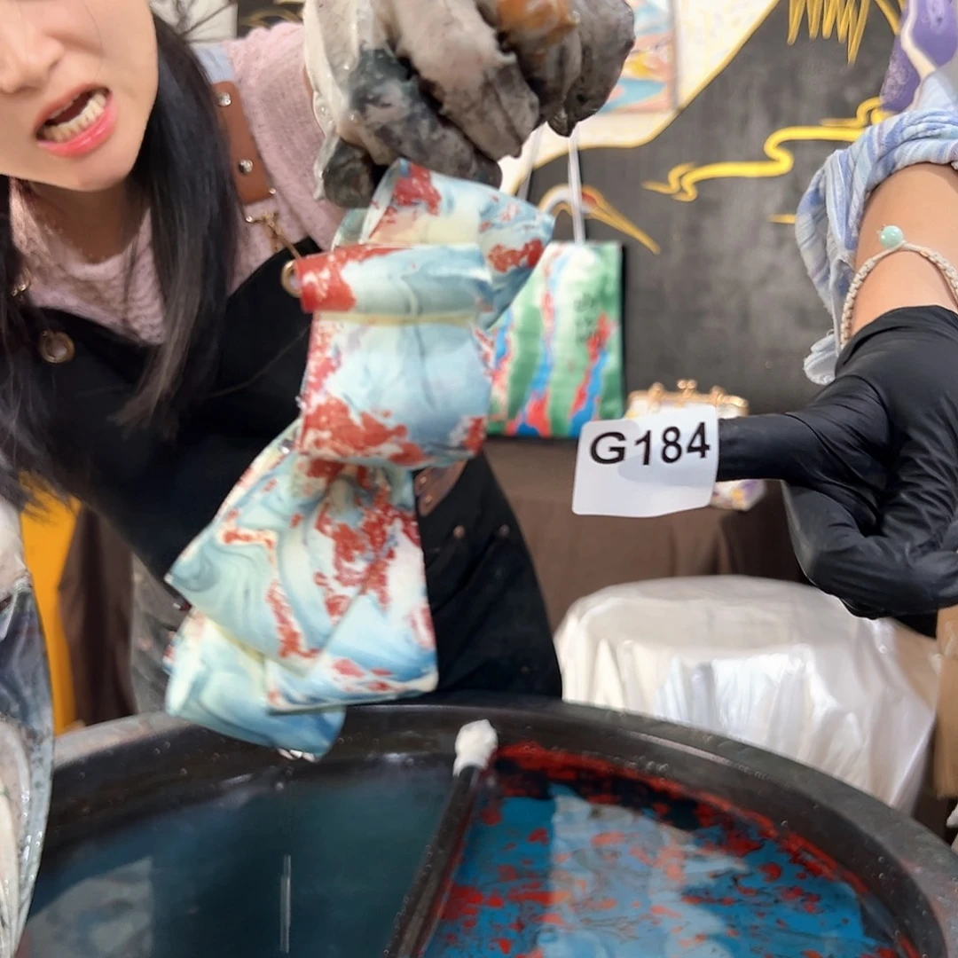 184香蕉夹锦鲤色