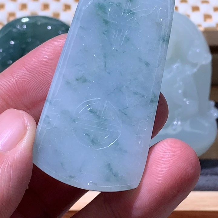 翡翠未镶嵌颈饰飘花仿古无事牌