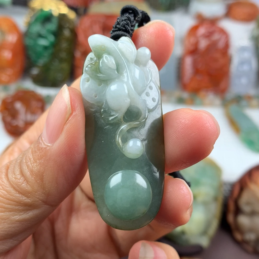 翡翠未镶嵌颈饰挂件