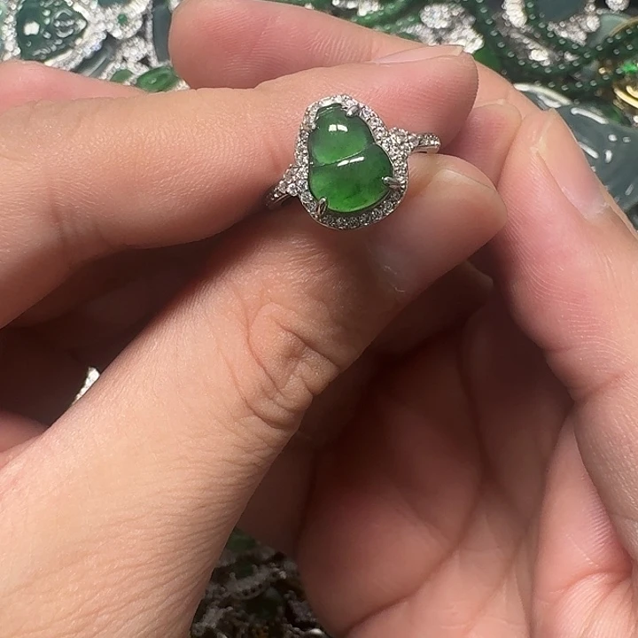 翡翠未镶嵌颈饰天然A货翡翠放漏